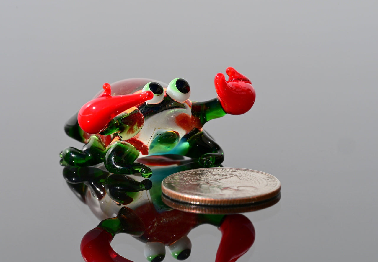 Tiny Glass Animals, Glass Crab, Mini Glass Animals, Beach Art, Summer Decor, Crab Decor, Sea Animals, Hand Blown Glass, Glass Animals, Crabs