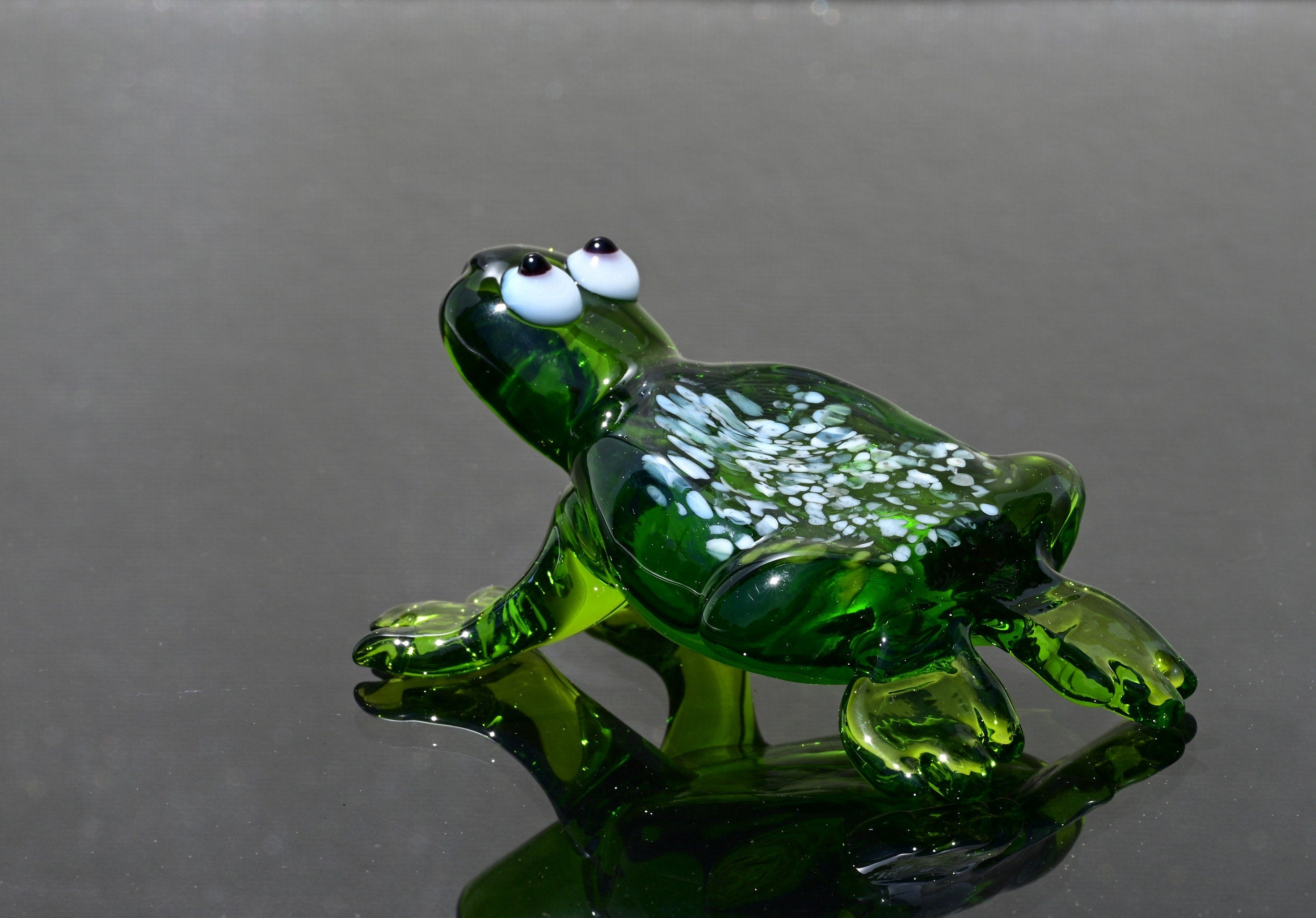 Handmade Green Glass Frog Figurine: Whimsical Art Glass Sculpture
