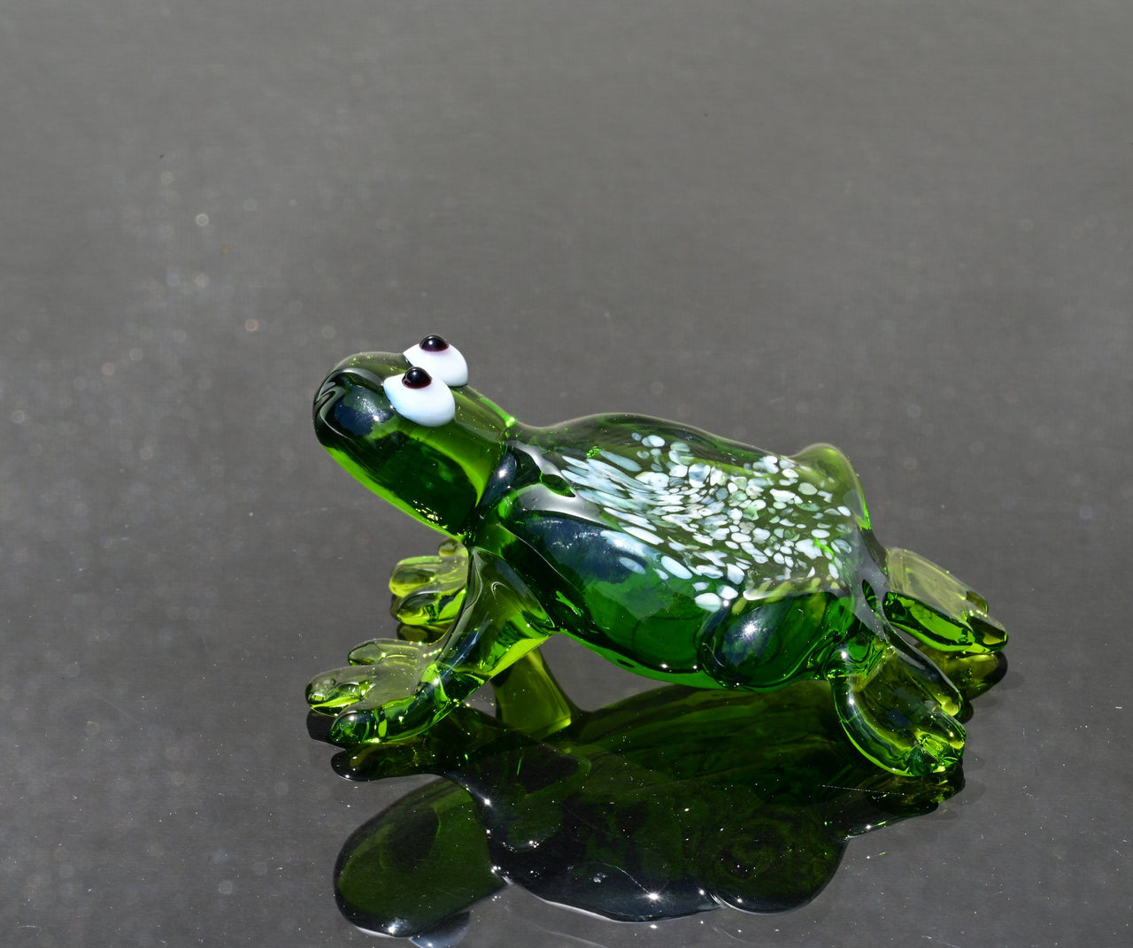 Handmade Green Glass Frog Figurine: Whimsical Art Glass Sculpture