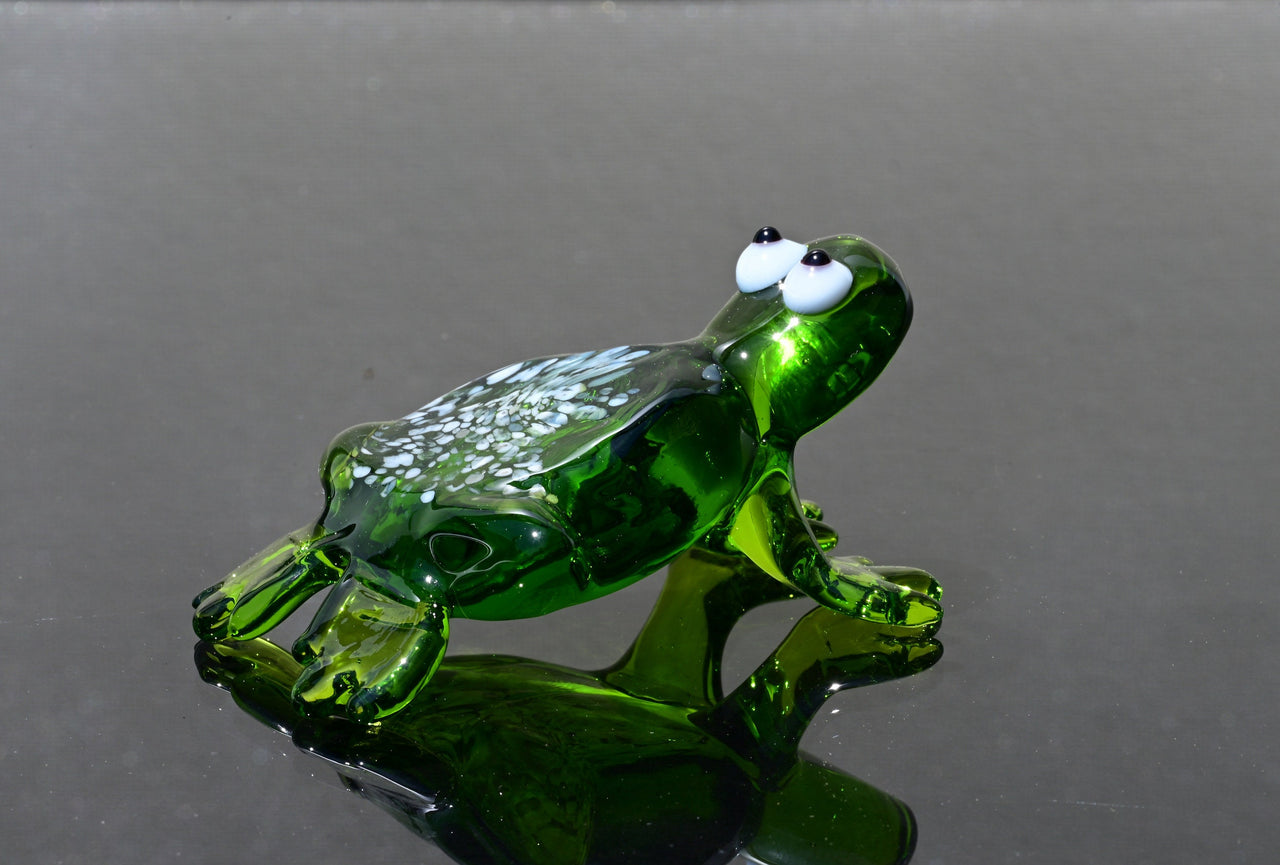 Handmade Green Glass Frog Figurine: Whimsical Art Glass Sculpture