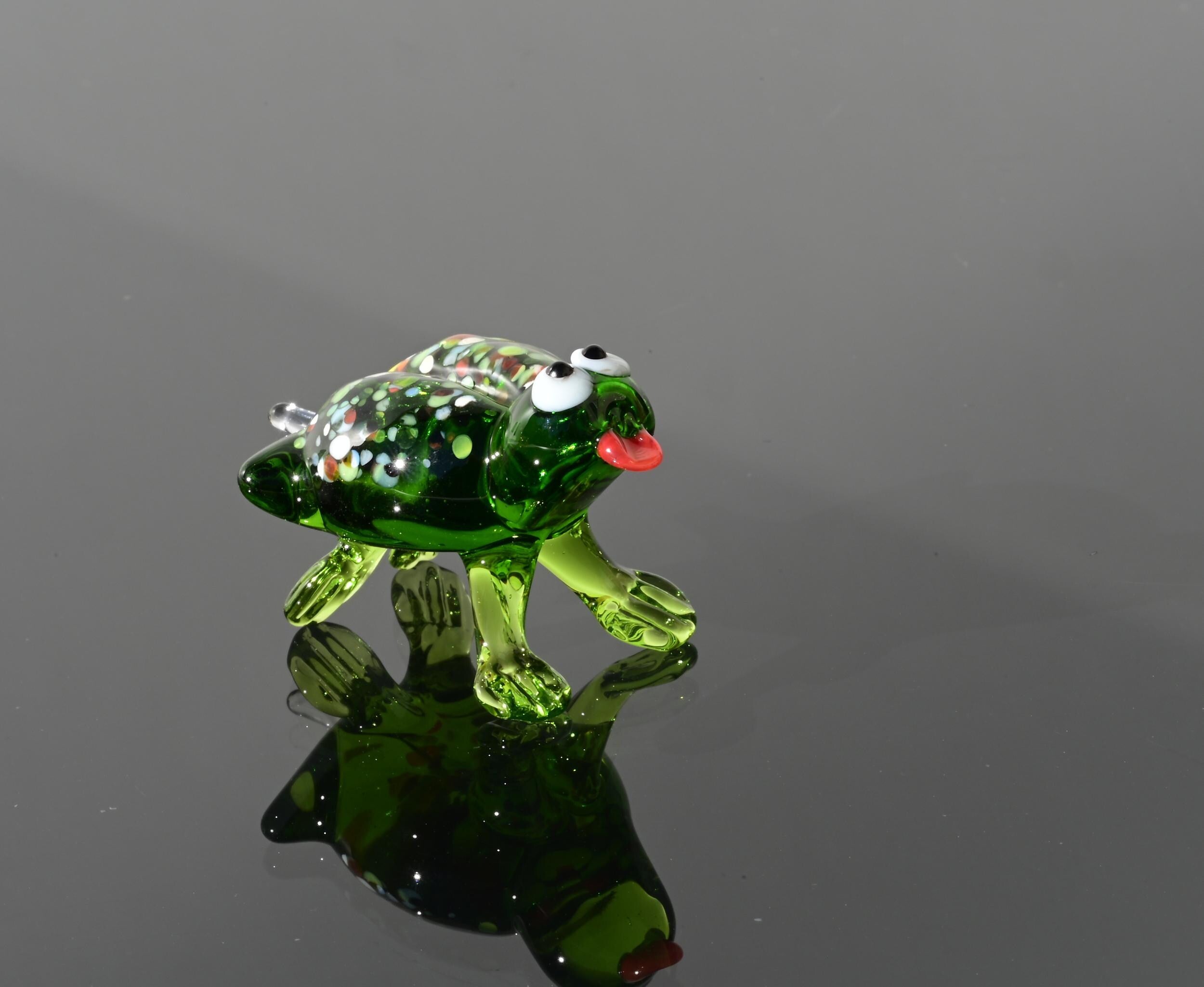 Hand Blown Glass Frog Figurine: Whimsical Collectible Sculpture