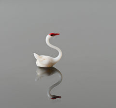 Tiny Glass Swan Figurine: Flamework Miniature Collectible