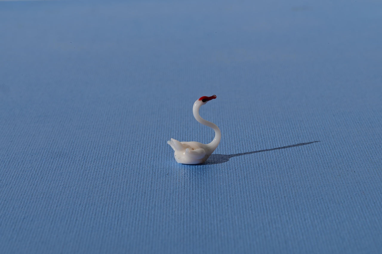 Tiny Glass Swan Figurine: Flamework Miniature Collectible