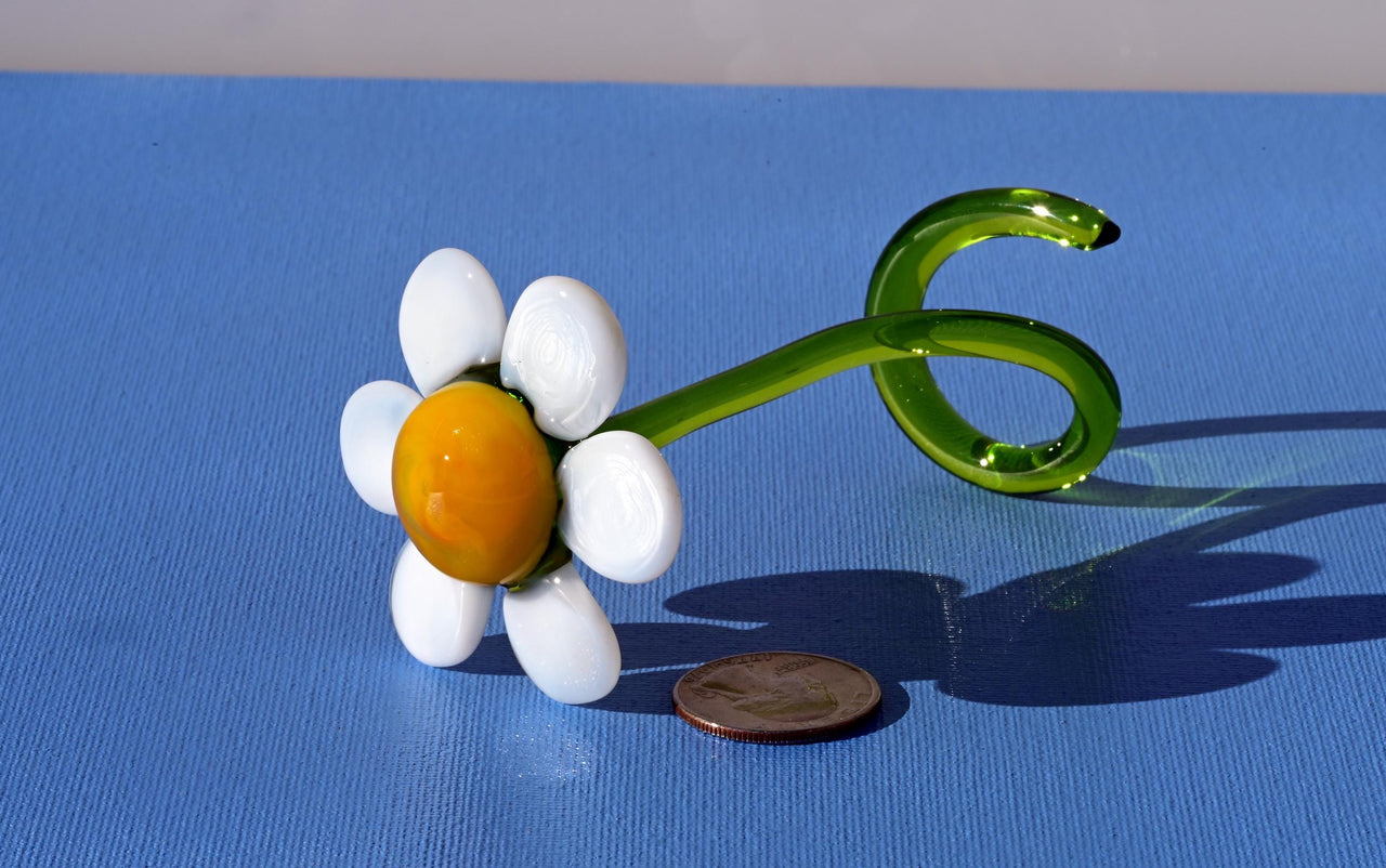 Glass Daisy Flower – Hand Blown Freestanding Sculpture – Unique Floral Gift Decor