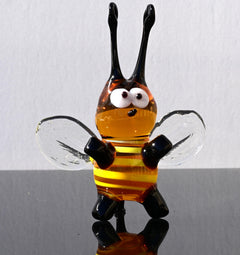 Art glass hand-blown bumble bee figurine with a lot of character and personality. Excellent addition to your glass menagerie collection.