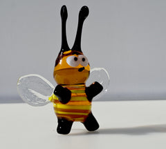 Art glass hand-blown bumble bee figurine with a lot of character and personality. Excellent addition to your glass menagerie collection.