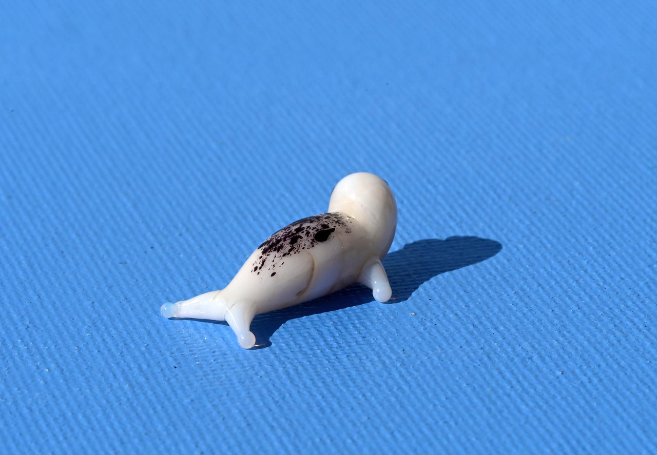 Miniature Glass Seal Figurine: Hand-Blown Collectible Sculpture