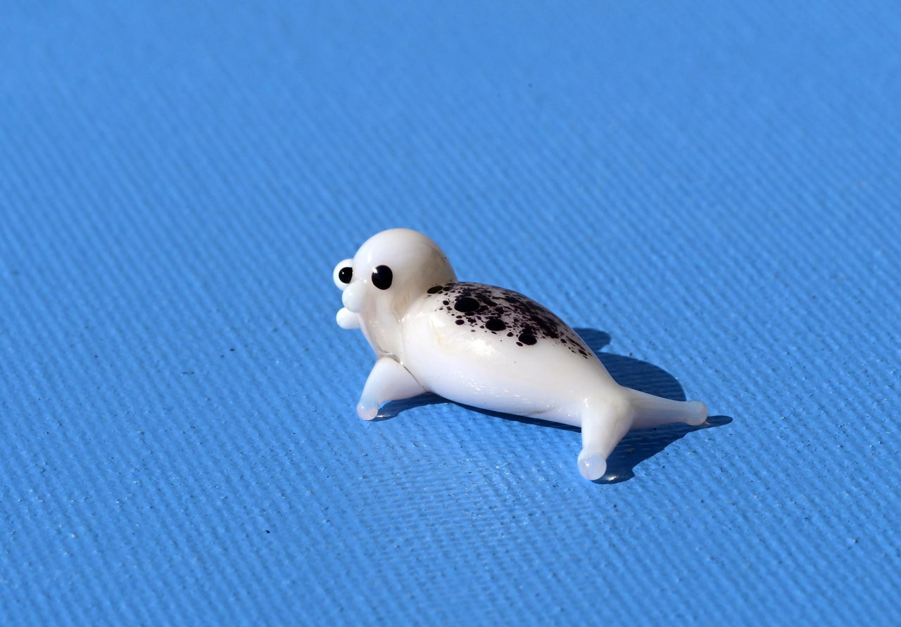 Miniature Glass Seal Figurine: Hand-Blown Collectible Sculpture