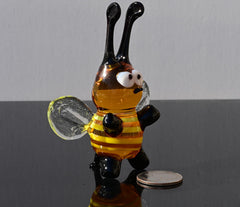 Art glass hand-blown bumble bee figurine with a lot of character and personality. Excellent addition to your glass menagerie collection.