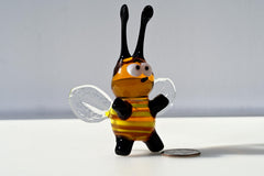 Art glass hand-blown bumble bee figurine with a lot of character and personality. Excellent addition to your glass menagerie collection.