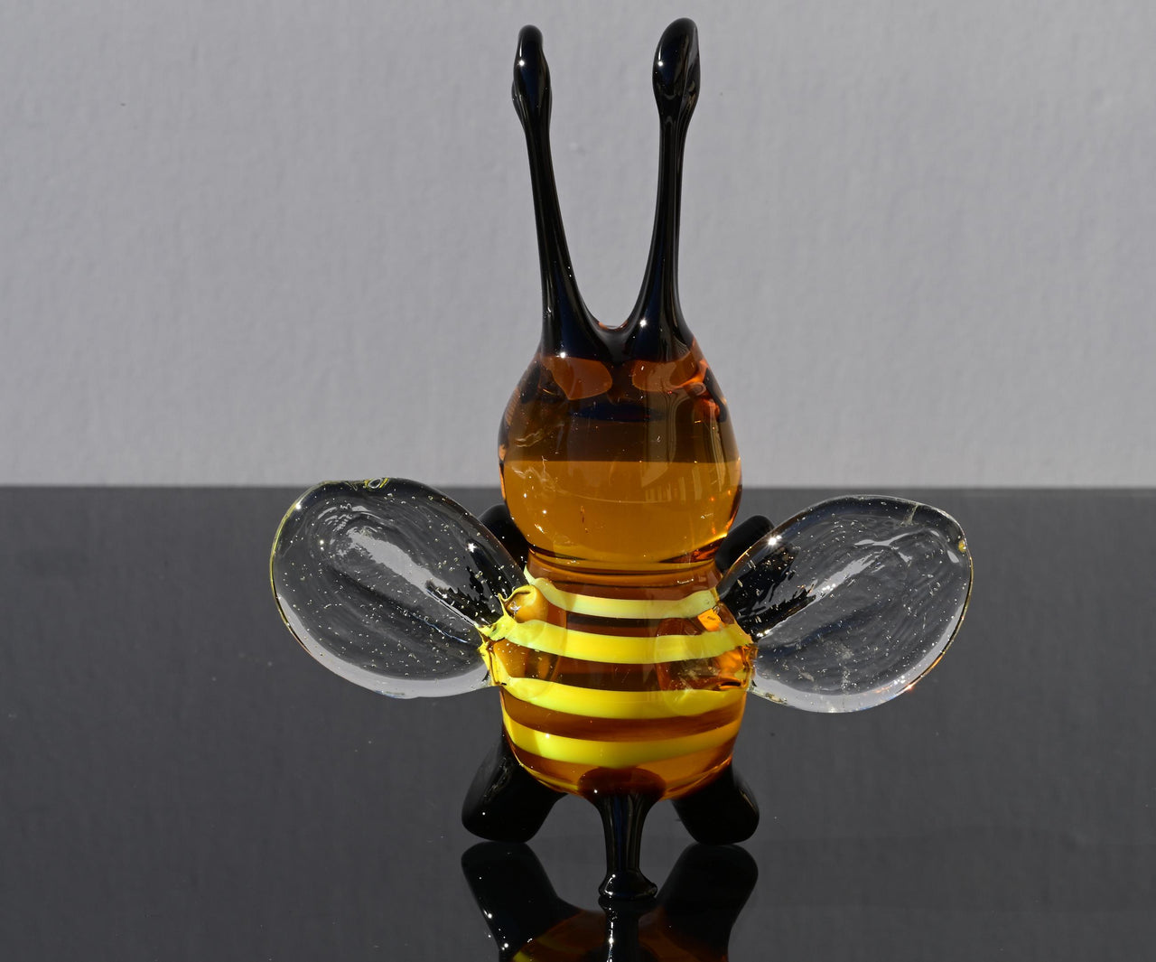 Art glass hand-blown bumble bee figurine with a lot of character and personality. Excellent addition to your glass menagerie collection.