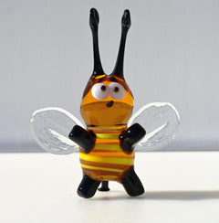 Art glass hand-blown bumble bee figurine with a lot of character and personality. Excellent addition to your glass menagerie collection.
