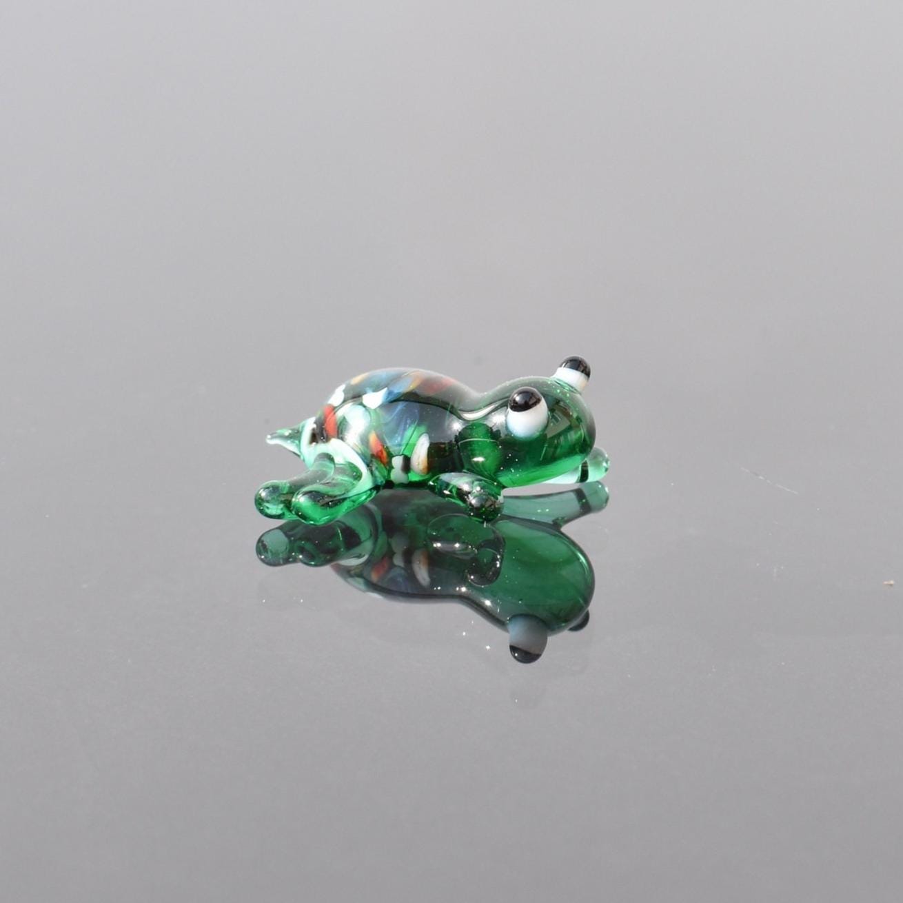 Handmade Green Glass Frog Figurine: Whimsical Miniature Sculpture