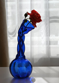 Central Piece Handblown Cobalt Art Glass Blue Vase: Elegant Twisted Design.