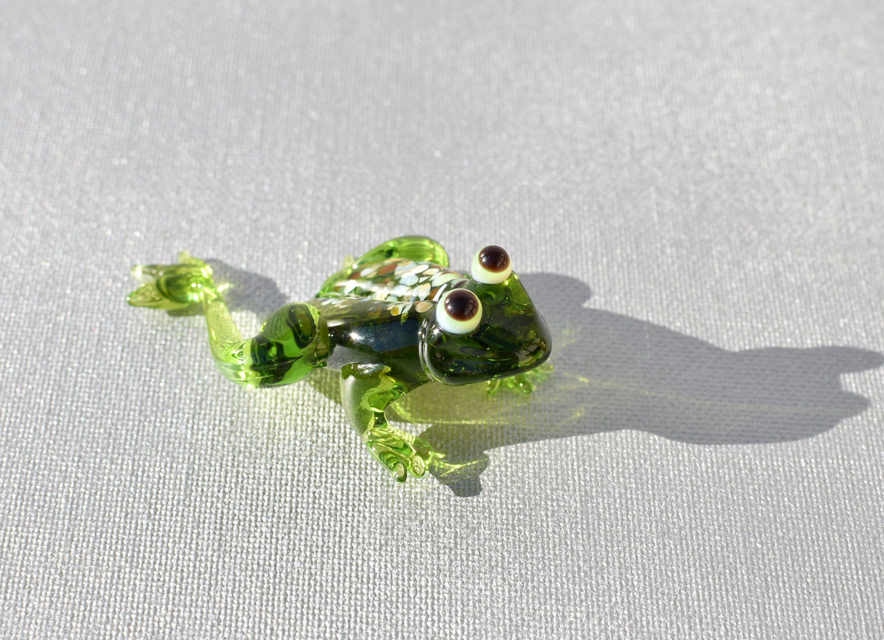 Glass Frog, Blown Glass Animal Figurines, Lampwork Glass, Tiny Glass Frog, Frog Gifts, Mini Glass Figurines, Glass Sculptures Decor