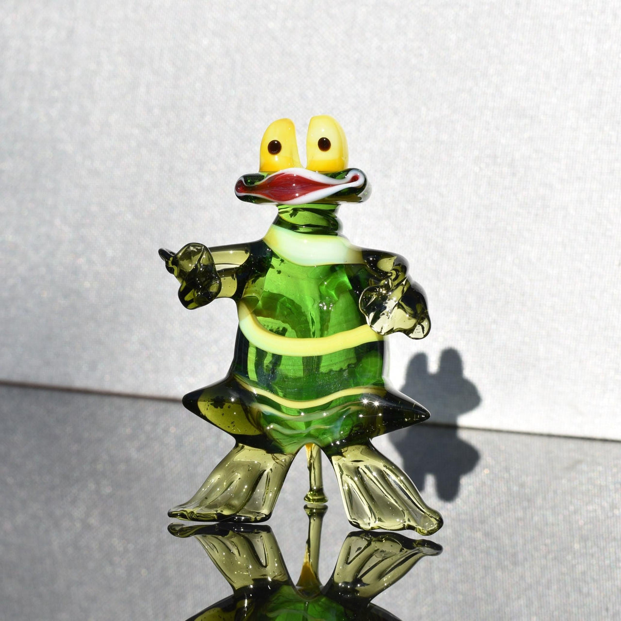 Frog Gifts, Cute Frog, Glass Sculptures, Glass Animal Figurines, Glass Frog, Blown Glass Frog, Frog Figurines, Glass Animals, Frog Glass