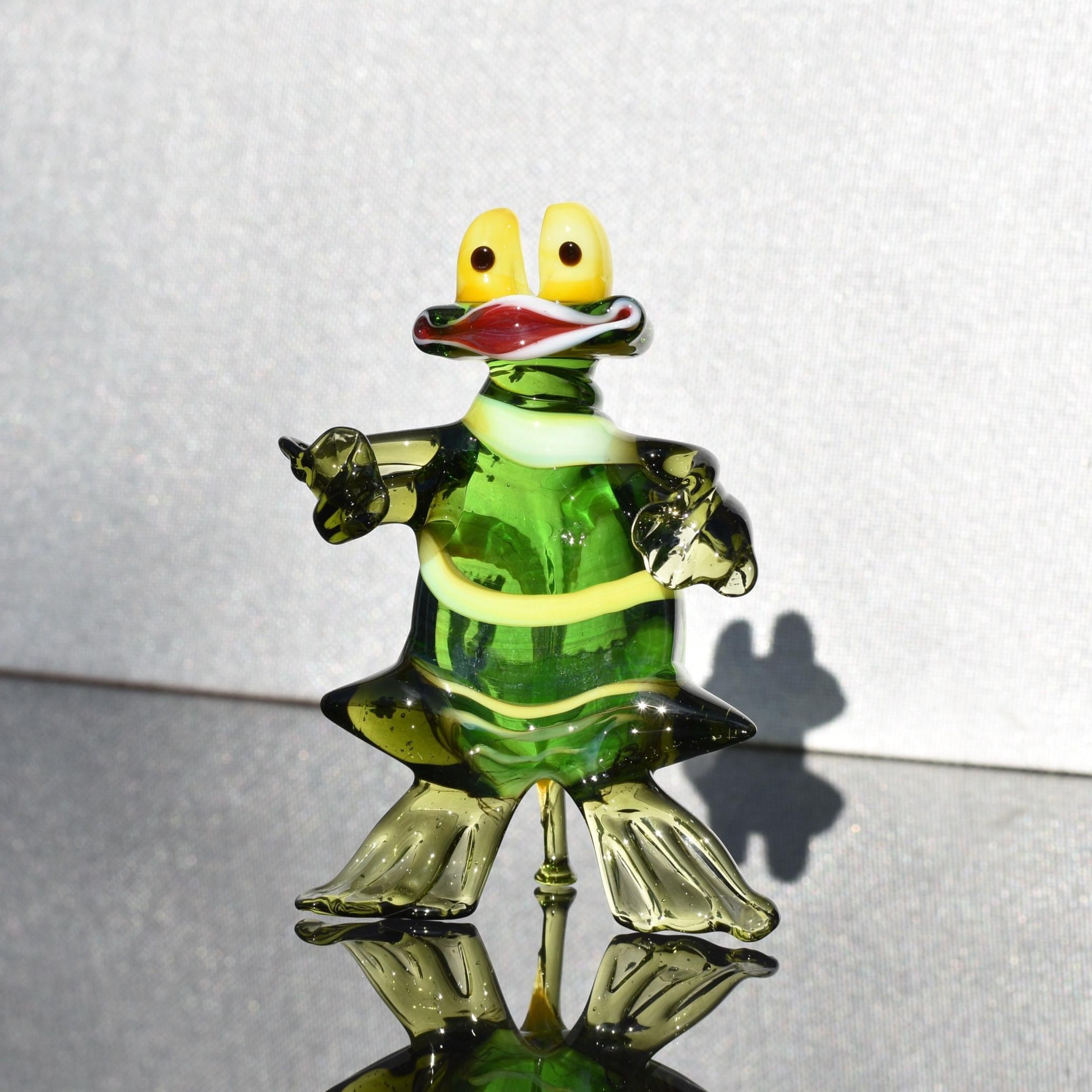 Frog Gifts, Cute Frog, Glass Sculptures, Glass Animal Figurines, Glass Frog, Blown Glass Frog, Frog Figurines, Glass Animals, Frog Glass