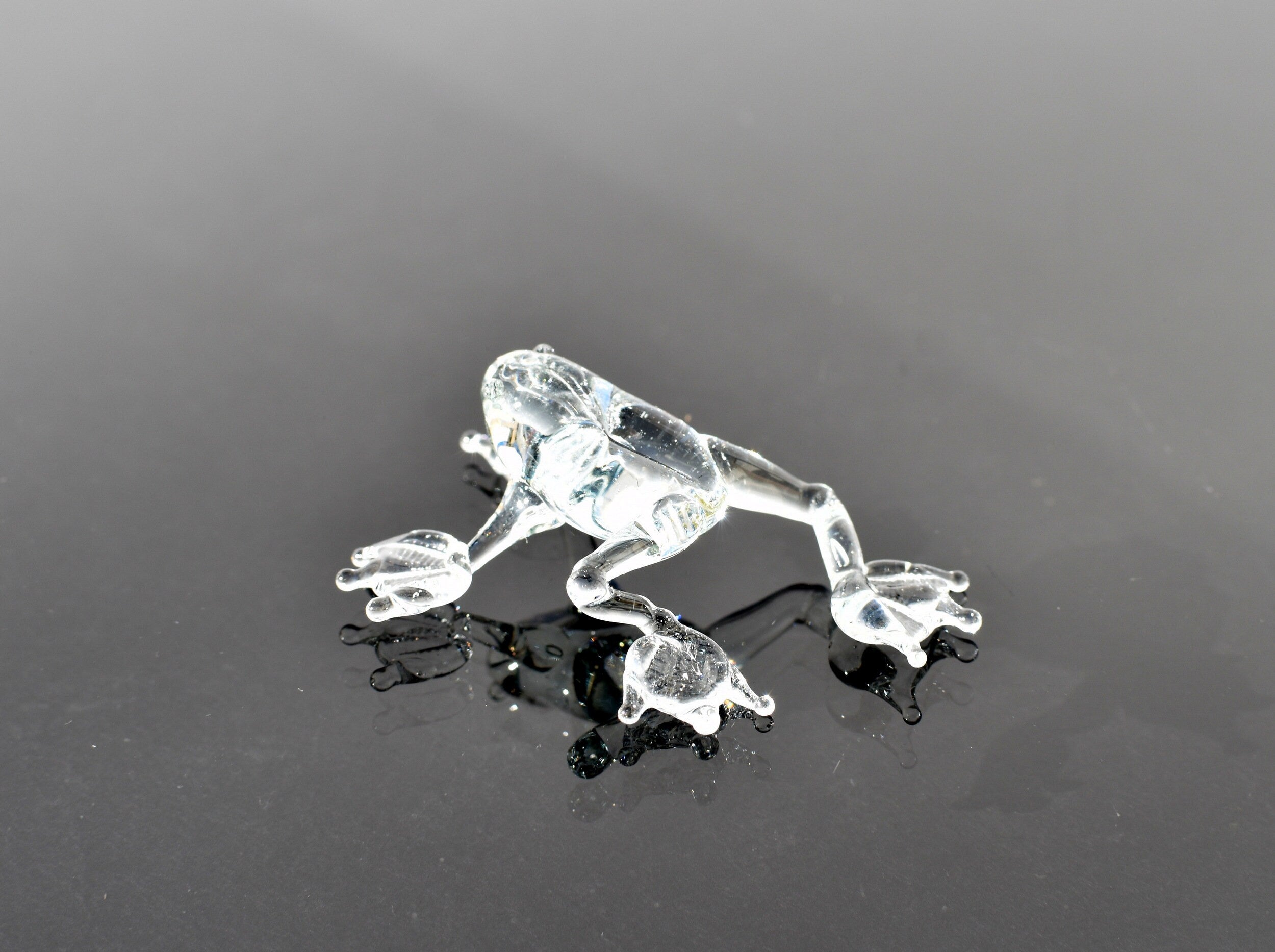 Frog Gifts, Cute Frog, Tiny Glass Animals, Miniature Glass Animals, Glass Animals, Glass Frog, Mini Frog, Lampwork Glass, Frog Figurines