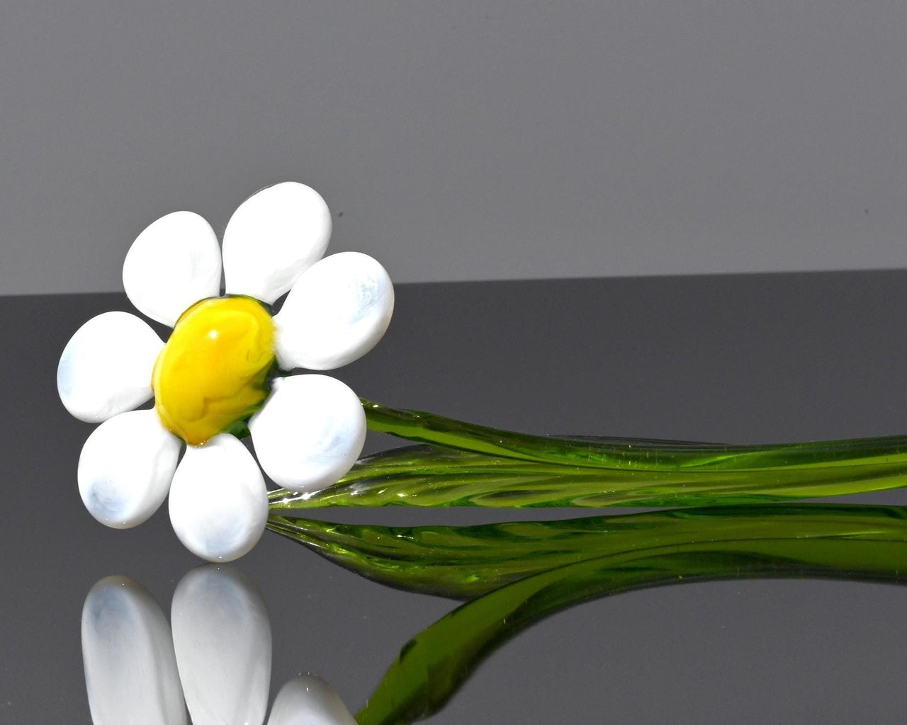 Glass Flowers in Vase, Glass Daisy Gifts, Glass Flowers Bouquet, Spring Decor, Glass Birth Month Flower, Mothers Day Gifts, Glass Flower Art