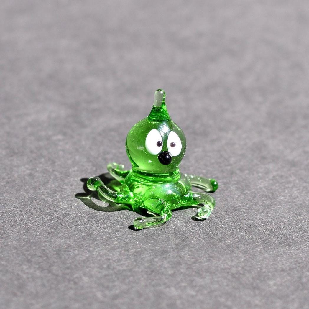 Blown Glass Octopus Figurine, Octopus Gift, Octopus Sculpture, Tiny Glass Animals, Mini Glass Animals, Octopus Decor, Glass Octopus Art